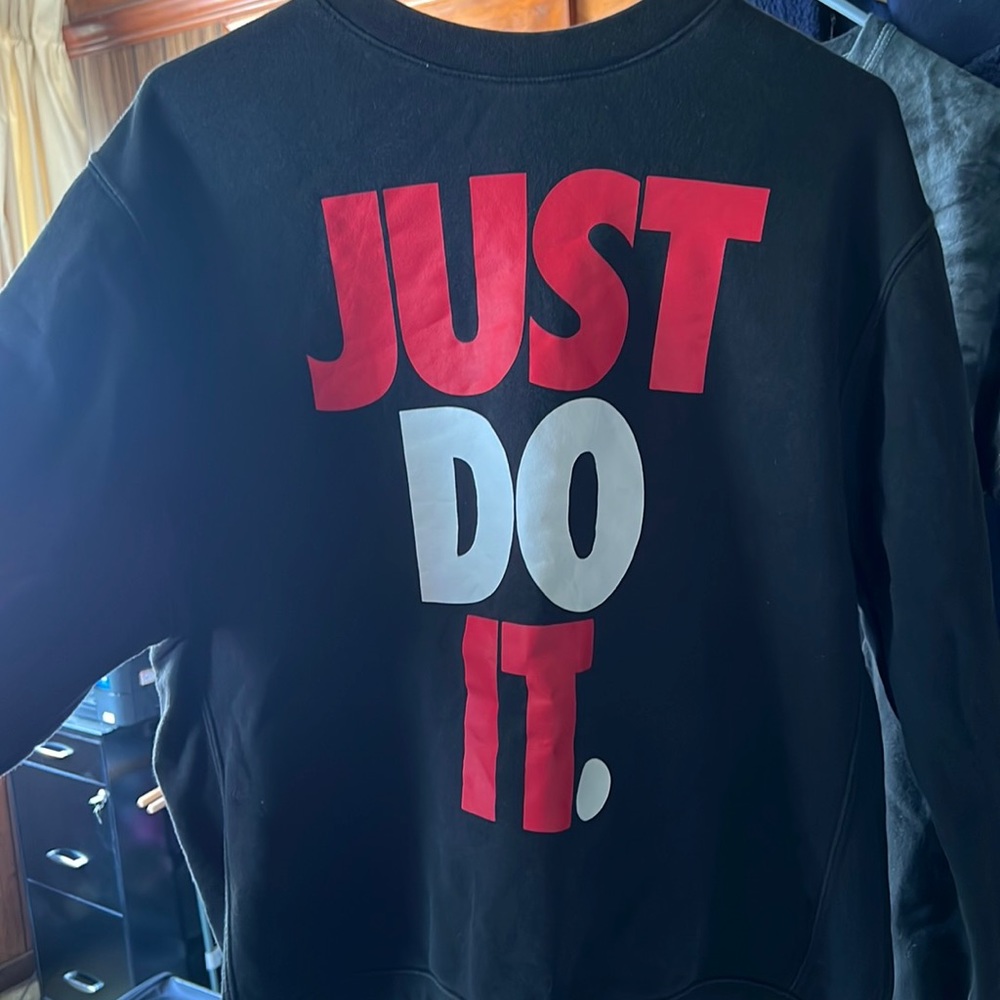 Nike Crewneck, size medium. True to size!
